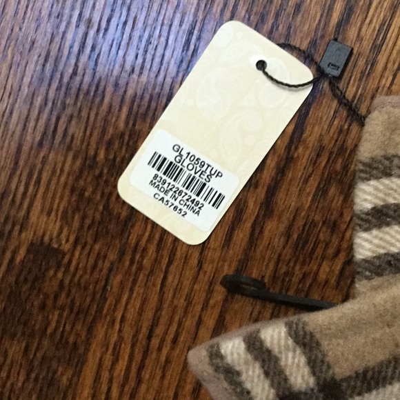 Burberry Print Gloves - Picture 6 of 6